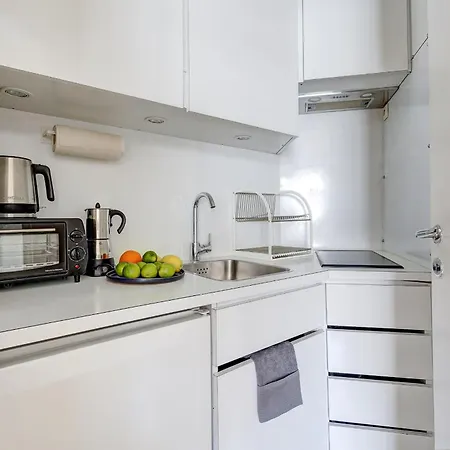 Eiffel Tower - 1br With Balcony - Cityapartmentstay