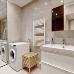 Eiffel Tower - 1br With Balcony - Cityapartmentstay *