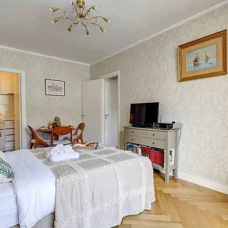 Eiffel Tower - 1br With Balcony - Cityapartmentstay アパート パリ