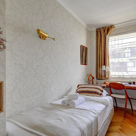 Eiffel Tower - 1br With Balcony - Cityapartmentstay アパート パリ