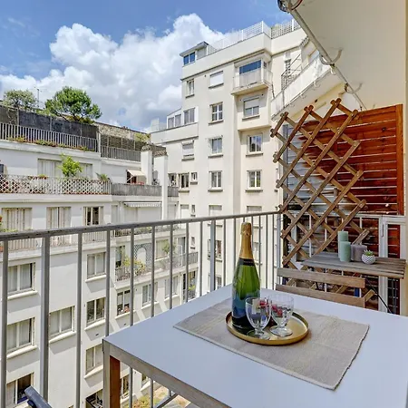 Eiffel Tower - 1br With Balcony - Cityapartmentstay アパート *