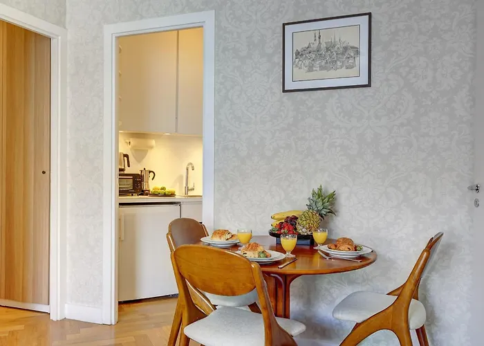 Eiffel Tower - 1br With Balcony - Cityapartmentstay アパート *