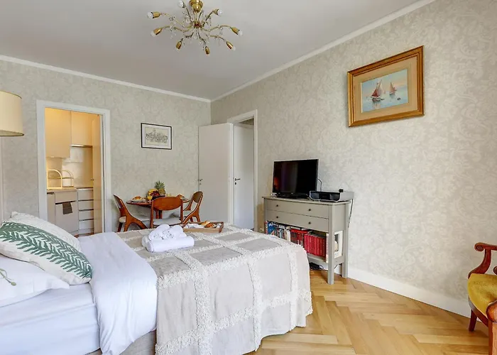 Eiffel Tower - 1br With Balcony - Cityapartmentstay アパート パリ