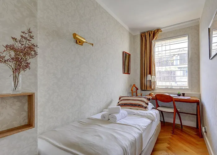 Eiffel Tower - 1br With Balcony - Cityapartmentstay アパート パリ