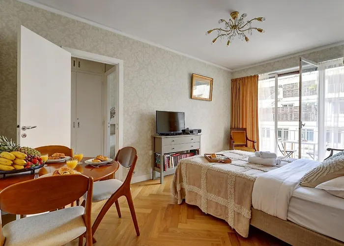 Eiffel Tower - 1br With Balcony - Cityapartmentstay *