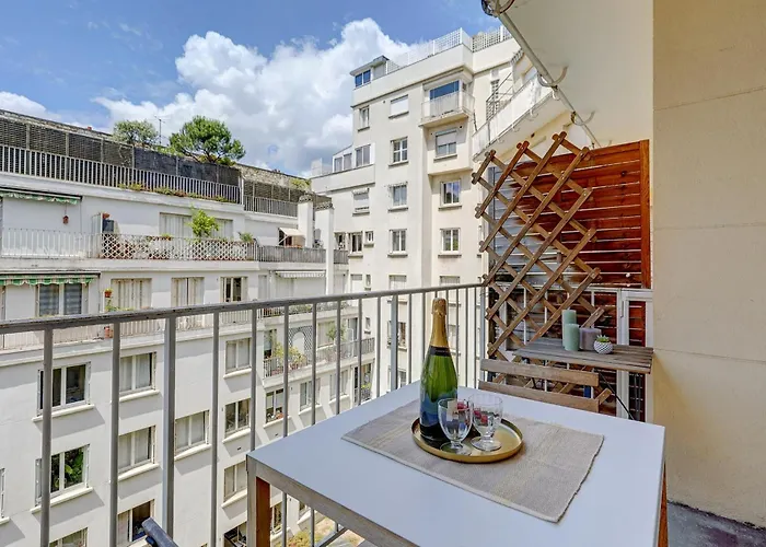 Eiffel Tower - 1br With Balcony - Cityapartmentstay アパート *