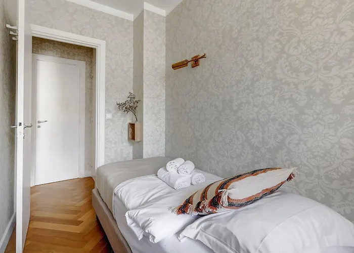 Eiffel Tower - 1br With Balcony - Cityapartmentstay アパート パリ