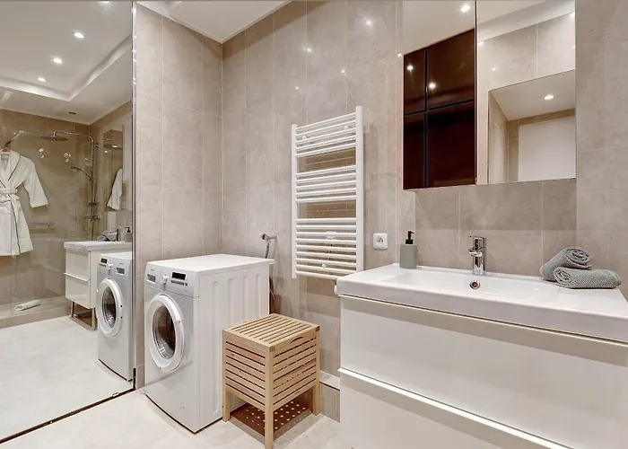 Eiffel Tower - 1br With Balcony - Cityapartmentstay *