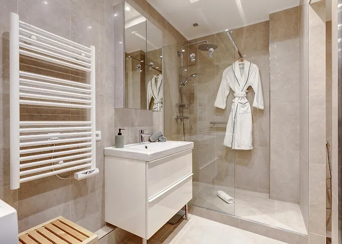 Eiffel Tower - 1br With Balcony - Cityapartmentstay * パリ