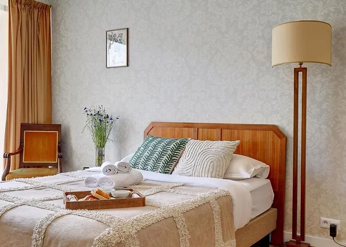 Eiffel Tower - 1br With Balcony - Cityapartmentstay アパート