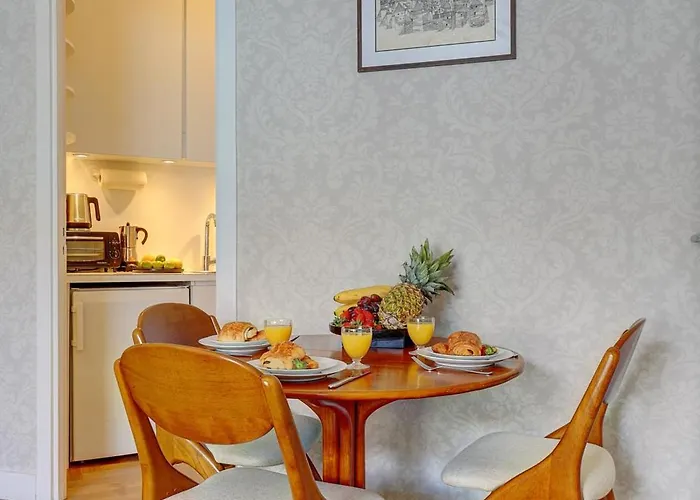 アパート Eiffel Tower - 1br With Balcony - Cityapartmentstay